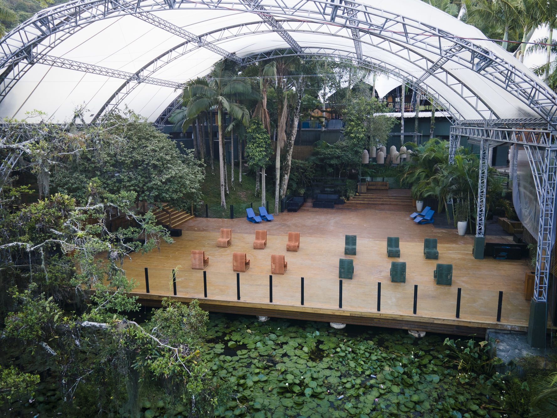 Deck sobre a lagoa