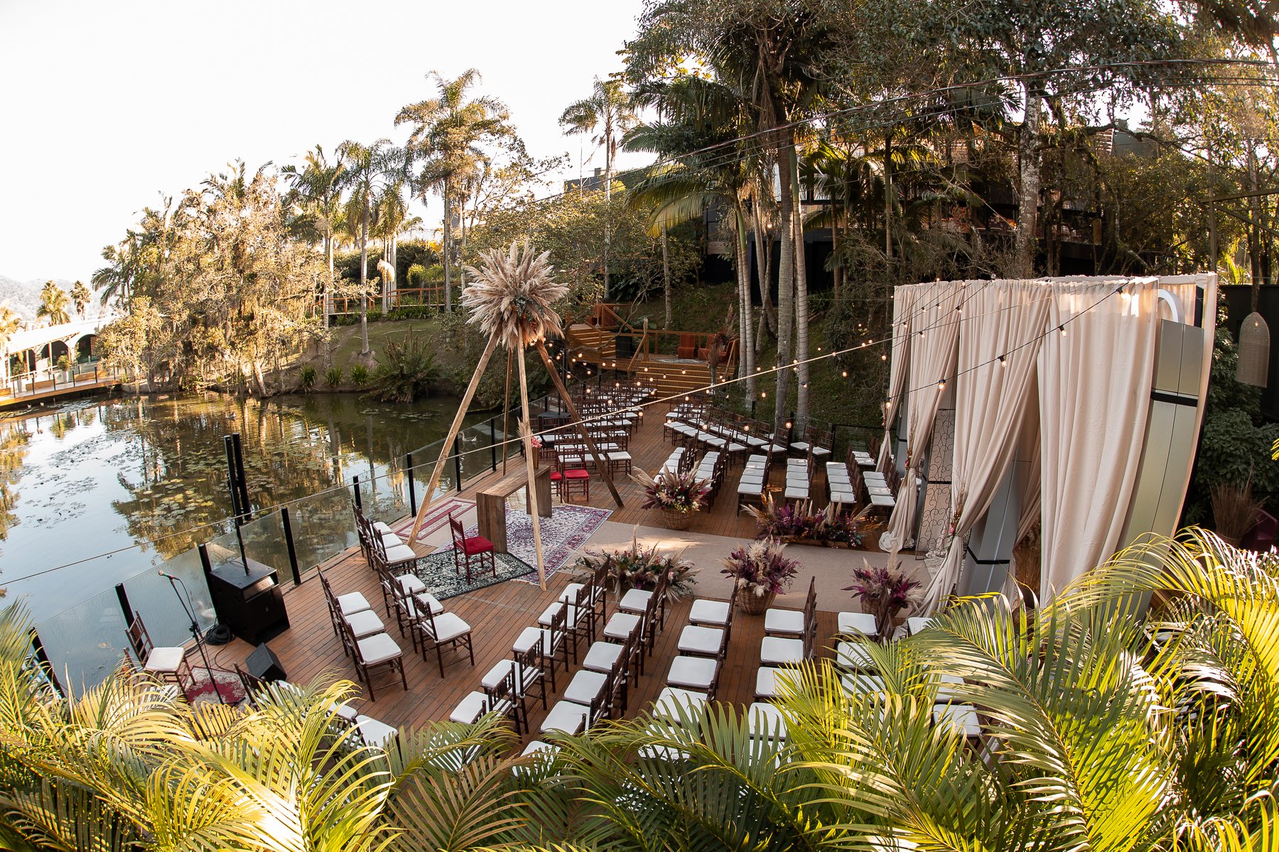 Casamento no Deck do The Forest