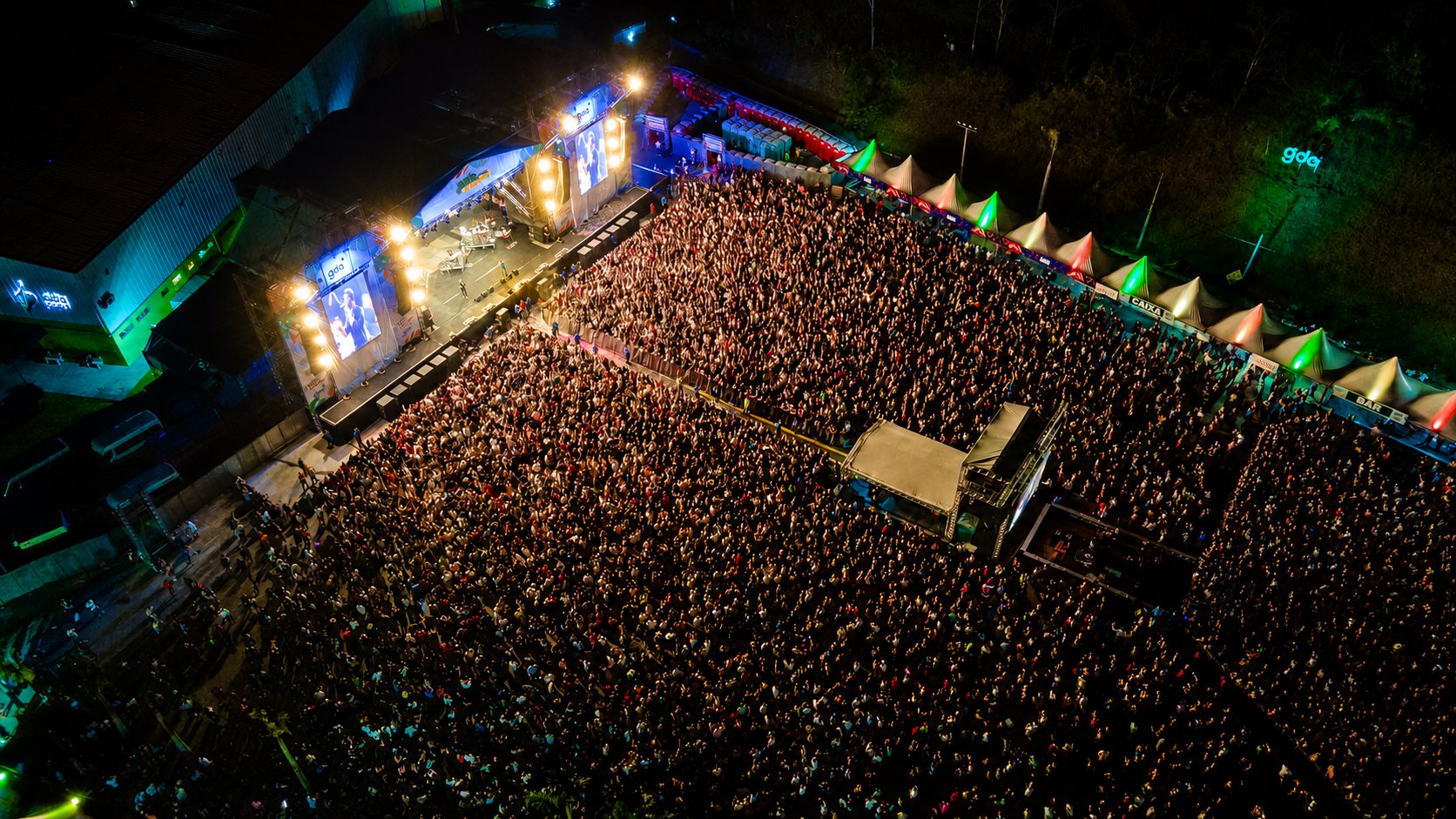 Arena Open montada para show no The Forest